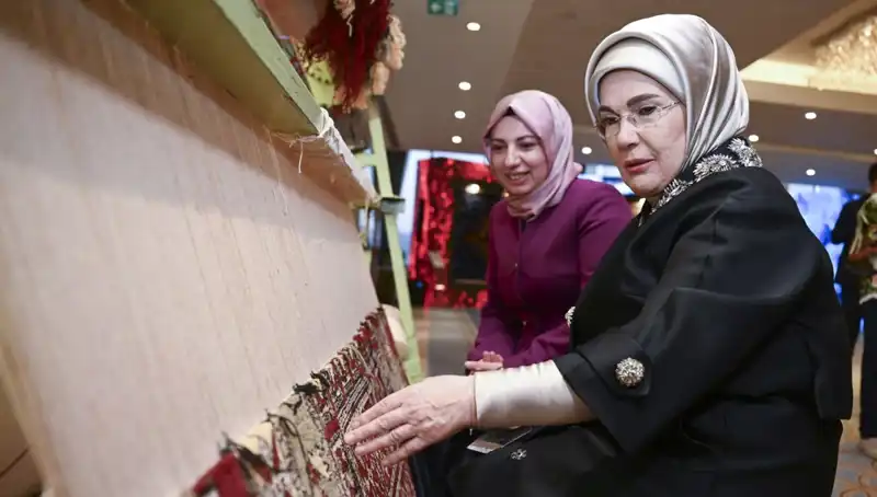 Emine Erdoğan'ın İğne İle Dokuduğu Halı, Tarihi Fiyata Açık Artırmada Satıldı