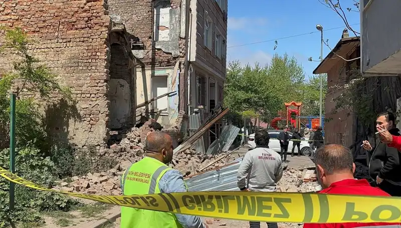 Fatih'te Deprem Anında Çöken Bina ve Olayın Ardındaki Gerçekler