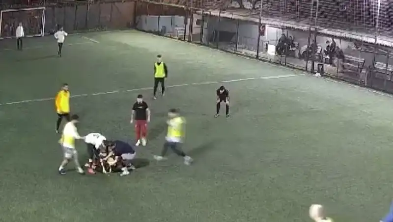 İki Farklı Halı Sahada Trajik Olay: İki Ölüm