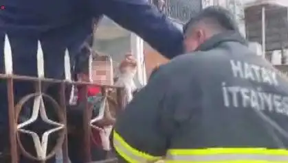 Hatay’da Şoke Edici Kaza: Çocuğun Koluna Demir Korkuluk Saplandı!