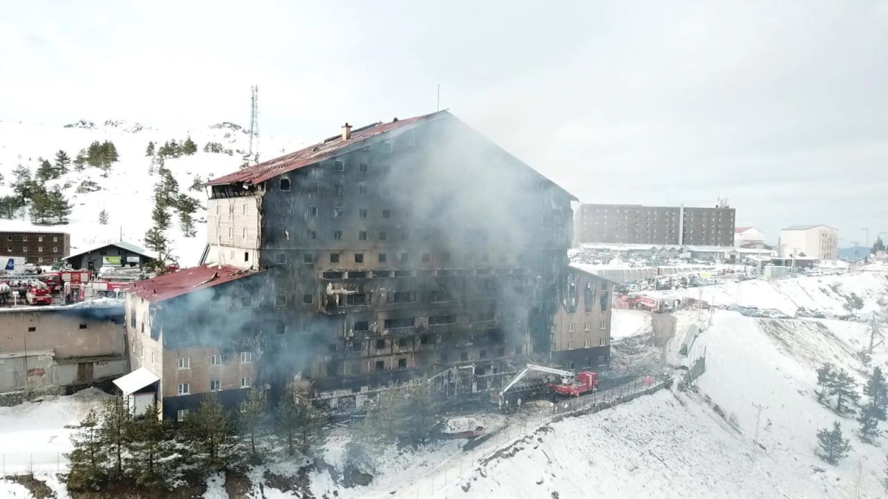 Bakan Tunç'tan Yangın Açıklaması: Otel Sahibi Dahil 4 Kişi Gözaltına Alındı