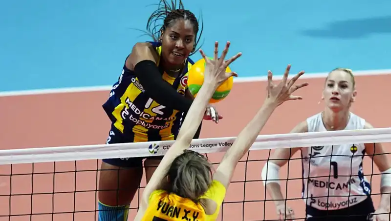 Avrupa Daki Türk Derbisi: Fenerbahçe Vakıfbank'ı Zorlamadan Yenerek Fark Yaratıyor