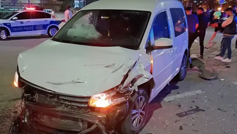Batman’da Trafik Kazası: Otomobil ve Hafif Ticari Araç Çarpıştı, 7 Yaralı