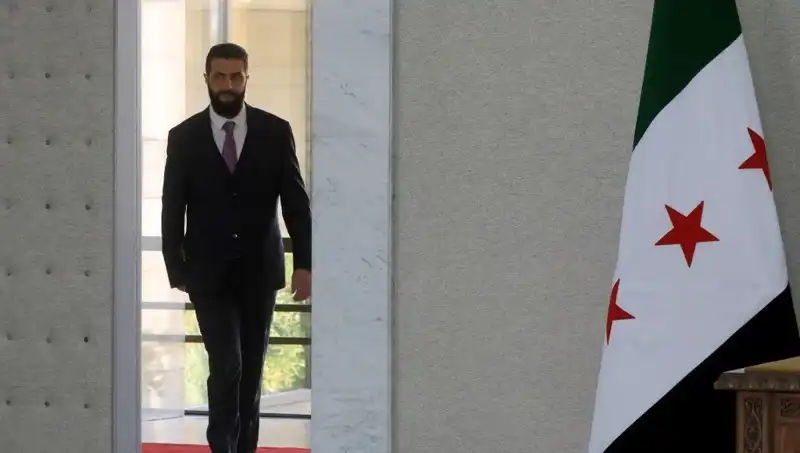 Paris'te Şara-Macron Zirvesi: Fransa'nın Yeni Suriye ile İlgili Planları