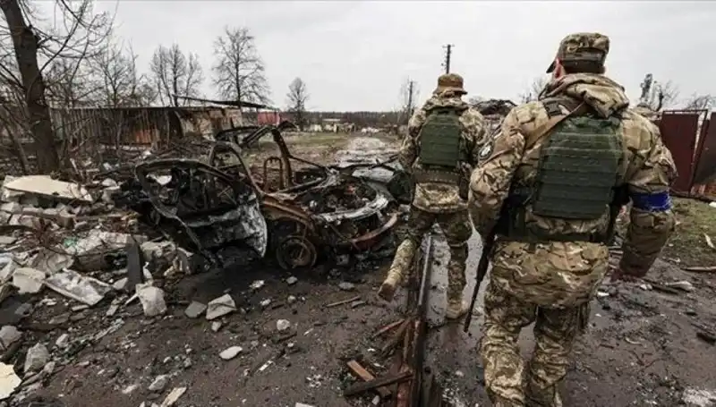Rusya Luhansk'ta Askeri Kontrollüğü Ele Geçirdi: Son Gelişmeler