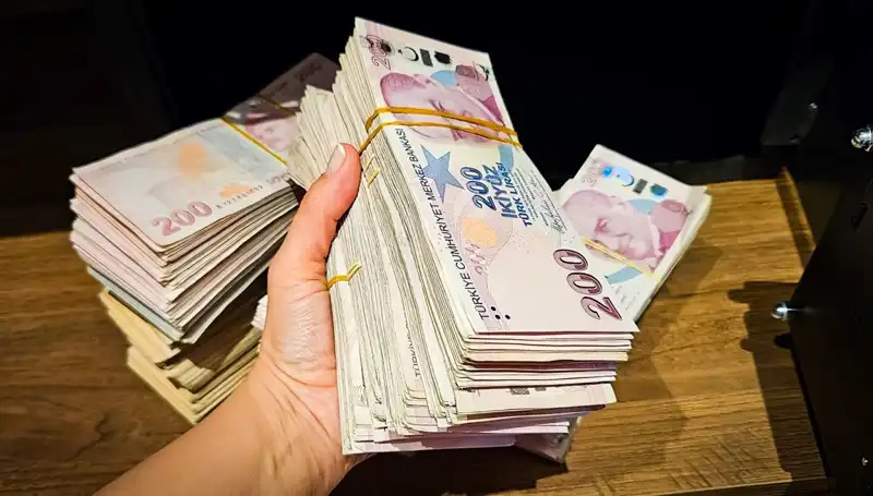 Türkiye'de Mevduatlardaki Rekor Tutar: 12 Trilyon Lira Nereye Gidiyor?