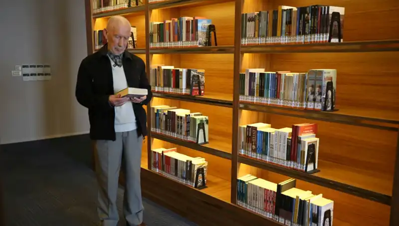 71 Yıldır Okuma Tutkusuyla Yaşayan Kadın: Bir Kitap Aşıkının Hikayesi
