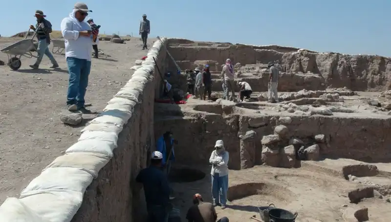 Oylum Höyük'te Sıcak Havaya Rağmen Kazı Çalışmaları Tüm Hızıyla Devam Ediyor