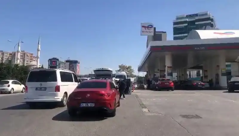 Deprem Sonrası Akaryakıt İstasyonlarında Uzun Kuyruklar Oluştu!
