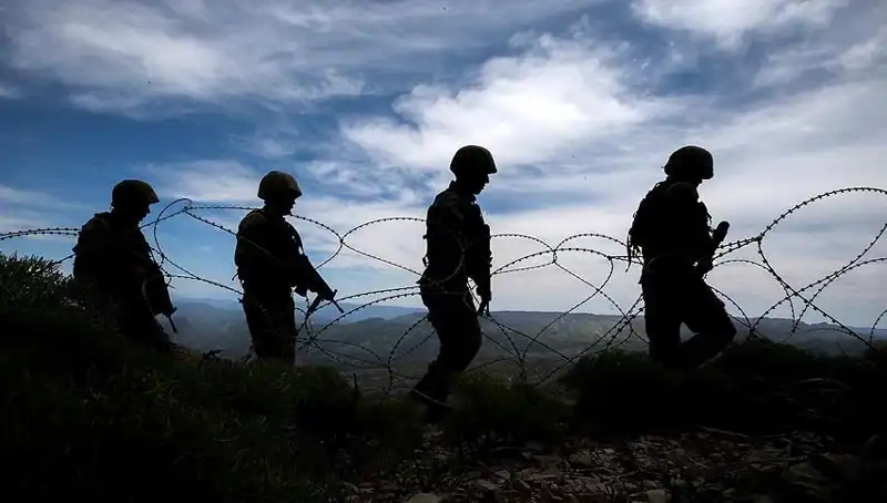 32 Düzensiz Göçmen İki İl'de Yakalandı: Güvenlik Önlemleri Artacak mı?