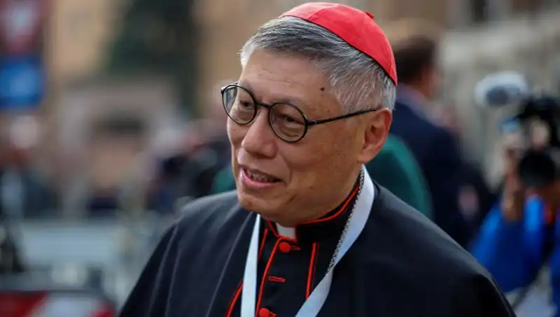 Vatikan'da Tarihi Bir Değişim: İlk Asyalı Papa Olma Yolunda Kim Öne Çıkıyor?