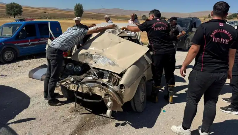 Kahramanmaraş'ta Kan Donduran Kaza: Kamyonet ile Otomobil Çarpıştı!