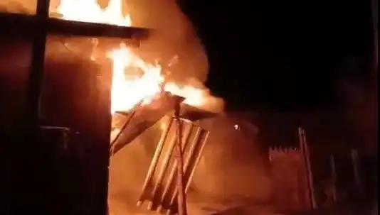 Karabük'te Gün Ortasında İki Ev Alev Alev Yandı: Olayın Detayları
