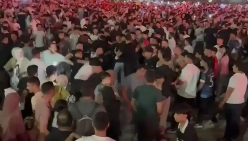 Konserde Kargaşa: Bıçaklı Kavga Sonucu Üç Yaralı!
