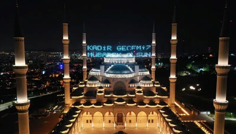 Kadir Gecesi 2025: Tarih ve Anlamı Üzerine Bilgiler