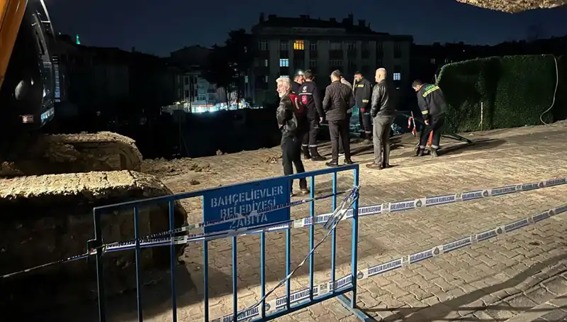 İstanbul'da İnşaat Çalışması Sırasında Yolda Büyük Çökmeler Yaşandı