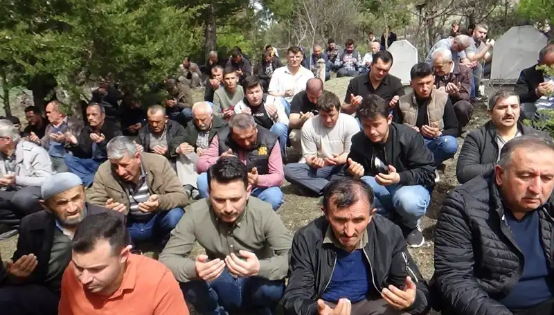 Bir Köyün Madalyonunda Yaşayan Sevgi: Gözyaşlarıyla Veda Töreni