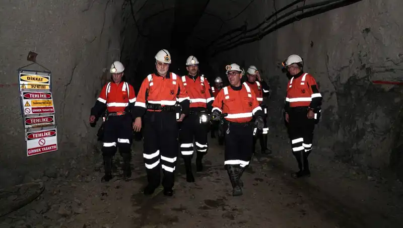 Bakan Işıkhan, Altın Madeninde Yapılan Çalışmaları İnceledi