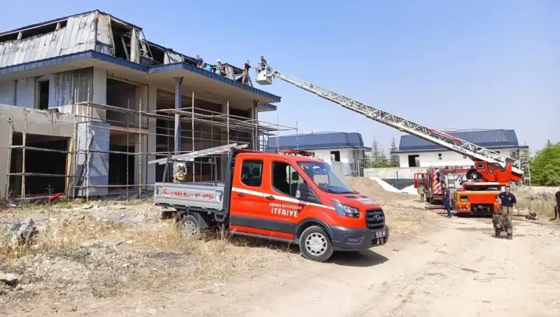 Ankara Gölbaşı'nda Villalar Arasında Korkutan Yangın Patlak Verdi
