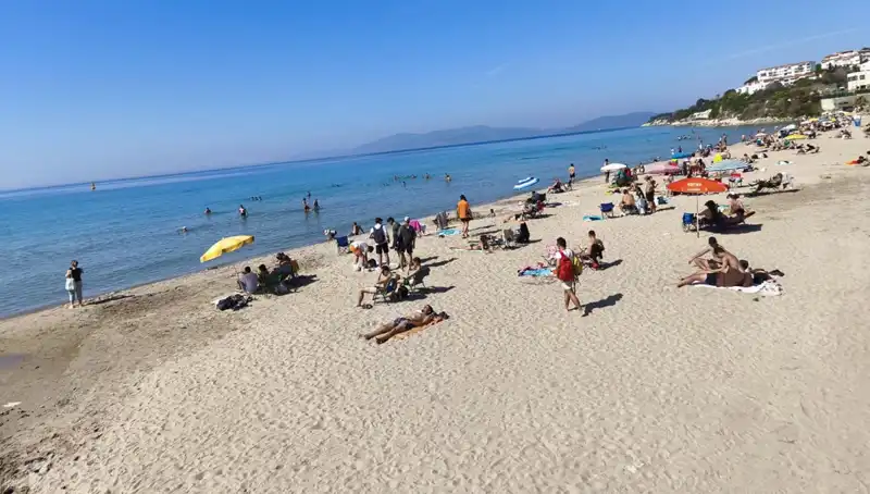 Sıcak Havalar Plajları Doldurdu: Yaz Keyfi Başladı!