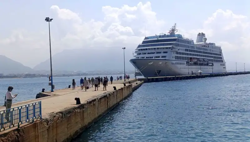 Alanya'ya ABD'li Turist Akını! Kruvaziyerlerle Gelen Yoğun İlgi