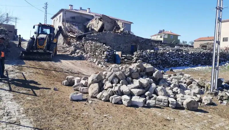 Kayseri'de Büyük Felaket: Ahır Çöktü, 35 Küçükbaş Hayvan ve 2 Eşek Telef Oldu!