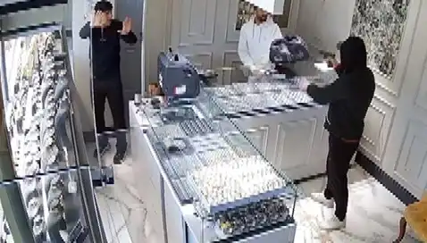 Bursa'da Kuyumcu Soygunu: Polisin Hızlı Müdahalesi Korku Dolu Anlara Yol Açtı