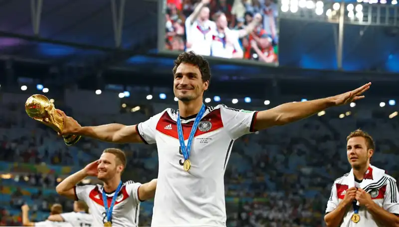 Almanya’nın Futbol Efsanesi Hummels Futbol Kariyerini Noktalamaya Hazırlanıyor