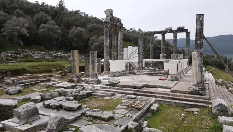 Zeus Tapınağı’ndaki Restorasyon Çalışmaları Hız Kesmeden Devam Ediyor!
