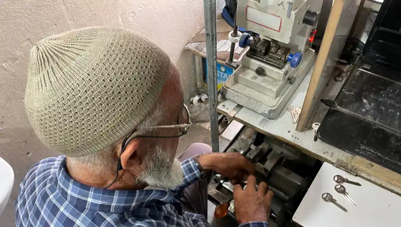 28 Yılda 4 Metrekarelik Dükkanı Efsanevi Bir Mekana Dönüştürdü