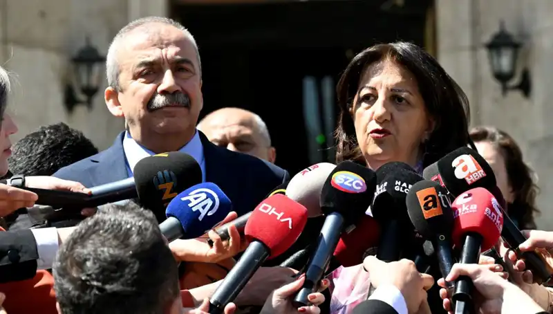 Sırrı Süreyya Önder: Ünlü Politikanın Hastalığı ve Geçmişi Hakkında Her Şey