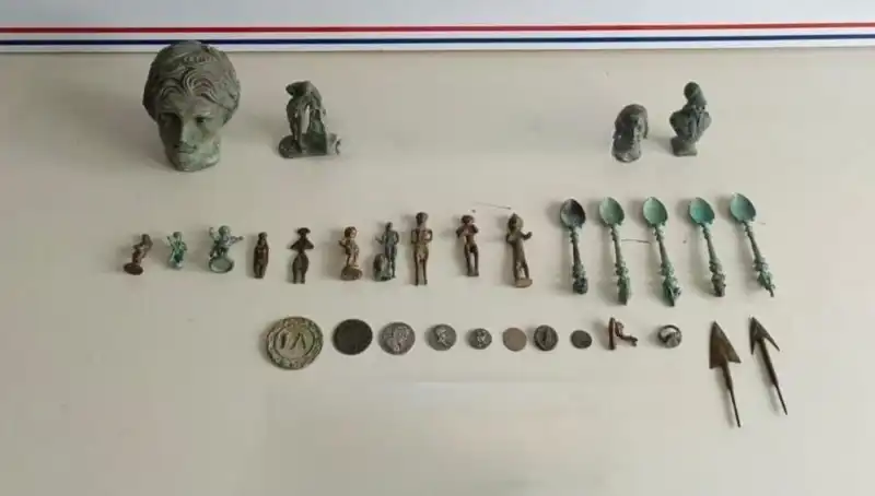 Roma Dönemine Ait Tarihi Eserler Ele Geçirildi: Kültürel Miras Tehlikede Mi?