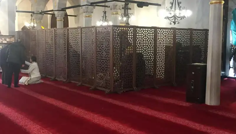 Kadın-Erkek Teravih Namazı Bir Arada mı Kıldı? İddiaların Ardındaki Gerçek