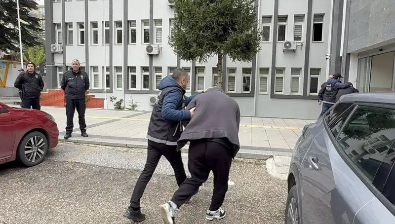 Türkiye'de Tarihi Nitelikte Uyuşturucu Operasyonu: 10 Bin Sentetik Ecza Ele Geçirildi!