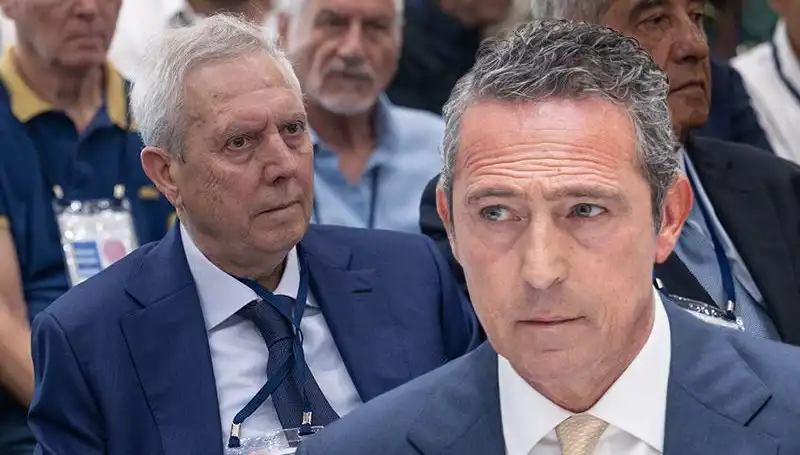 Fenerbahçe Divan Kurulu'nda Aziz Yıldırım'ın Adaylığı Tüm Dikkatleri Üzerine Çekti